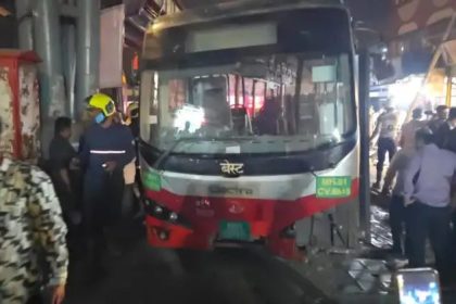 ಮುಂಬೈನಲ್ಲಿ ಘೋರ ದುರಂತ : ರಿವರ್ಸ್ ತೆಗೆದುಕೊಳ್ಳುವಾಗ ನಾಲ್ವರು ಸಾವು 