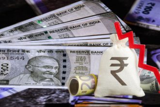 ಸಾರ್ವಕಾಲಿಕ ದಾಖಲೆ ಮಟ್ಟಕ್ಕೆ ಕುಸಿತ ರೂಪಾಯಿ ಮೌಲ್ಯ