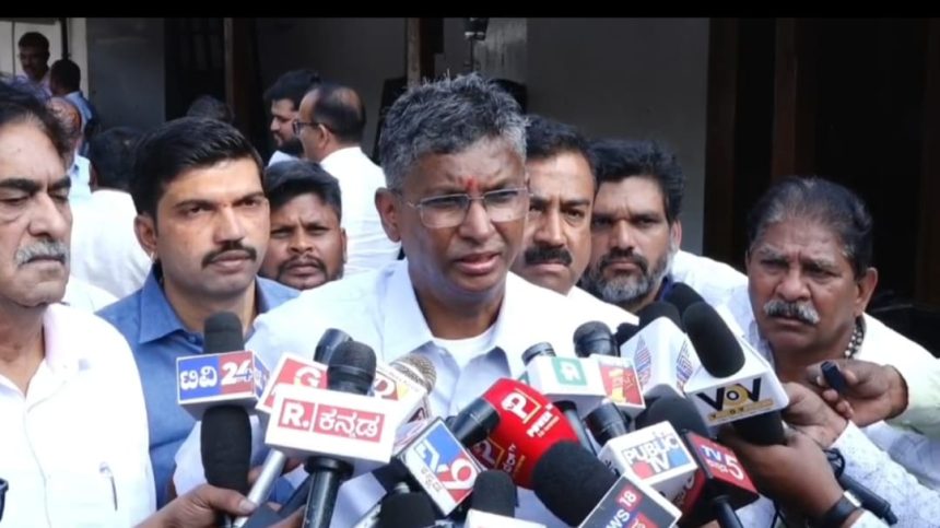 ಜಿಲ್ಲಾಧಿಕಾರಿ ಪರ ಕಾನೂನು ಹೋರಾಟ: ಸಚಿವ ಸತೀಶ್‌ ಜಾರಕಿಹೊಳಿ