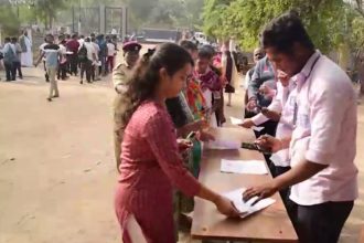 ಕಾಲು ಗೆಜ್ಜೆ ತೆಗೆದು ಪರೀಕ್ಷೆ ಬರೆದ ವಿದ್ಯಾರ್ಥಿನಿಯರು