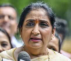 ಸುನೇತ್ರಾ ಪವಾರ್ ಮಹಾರಾಷ್ಟçದ ಉಪ ಮುಖ್ಯಂತ್ರಿಯಾಗಿ ಪ್ರಮಾಣವಚನ ಸ್ವೀಕಾರ