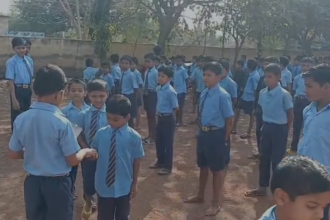 ಗಿಲ್ಲಿ ಗೆಲುವು : ಸಿಹಿ ಹಂಚಿ ಸಂಭ್ರಮ