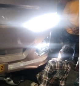 ಬಿ ಎಂ ರಸ್ತೆಯಲ್ಲಿ ಭೀಕರ ಅಪಘಾತ ಖಾಸಗಿ ಬಸ್ ಅಡಿಗೆ ಸಿಲುಕಿದ ದ್ವಿಚಕ್ರ ವಾಹನ