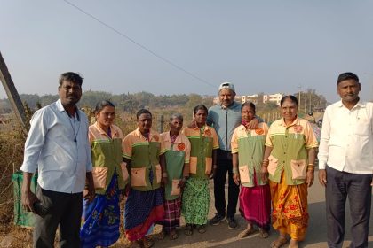 ಸಫಾಯಿ ಕರ್ಮಚಾರಿಗಳ ಜೊತೆ ಆತ್ಮೀಯವಾಗಿ ಕುಶಲೌಪಚಾರಿ ವಿಚಾರಿಸಿದ ಕಾರ್ಮಿಕ ಸಚಿವ ಸಂತೋಷ್ ಲಾಡ