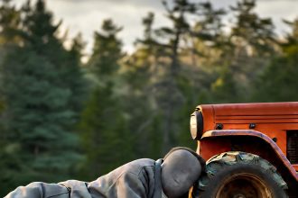 ರೀಲ್ಸ್ ಹುಚ್ಚಿಗೆ ತನ್ನದೇ ಟ್ರ್ಯಾಕ್ಟರ್ ಚಕ್ರಕ್ಕೆ ಸಿಲುಕಿ ಯುವಕ ಸಾವು