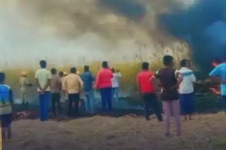 ಕಬ್ಬು ಕಟಾವು ಯಂತ್ರದಲ್ಲಿ ಕಾಣಿಸಿಕೊಂಡ ಬೆಂಕಿ : 20 ಎಕರೆ ಕಬ್ಬು ಸುಟ್ಟು ಭಸ್ಮ