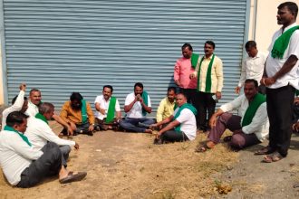 ಕೋಚರಿ ಏತ ನೀರಾವರಿ ಯೋಜನೆ ನೀರಿಗಾಗಿ ರೈತರ ಪ್ರತಿಭಟನೆ