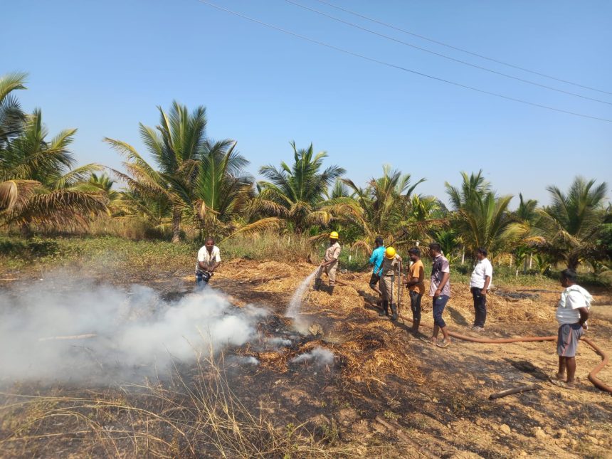 ಆಕಸ್ಮಿಕ ಬೆಂಕಿ ಅನಾಹುತ : ಹುಲ್ಲಿನ ಬಣವೆ ಭಸ್ಮ