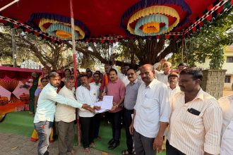 ಆಲಮಟ್ಟಿ: ಕರ್ನಾಟಕ ರಾಜ್ಯ ಅರಣ್ಯ ಇಲಾಖೆ ದಿನಗೂಲಿ ನೌಕರರ ಸಂಘ ಧರಣಿ.