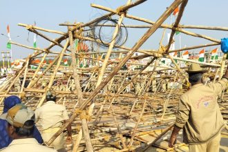 ಕಟೌಟ್ ಬಿದ್ದು ಮೂವರು ಗಂಭೀರ ಗಾಯ