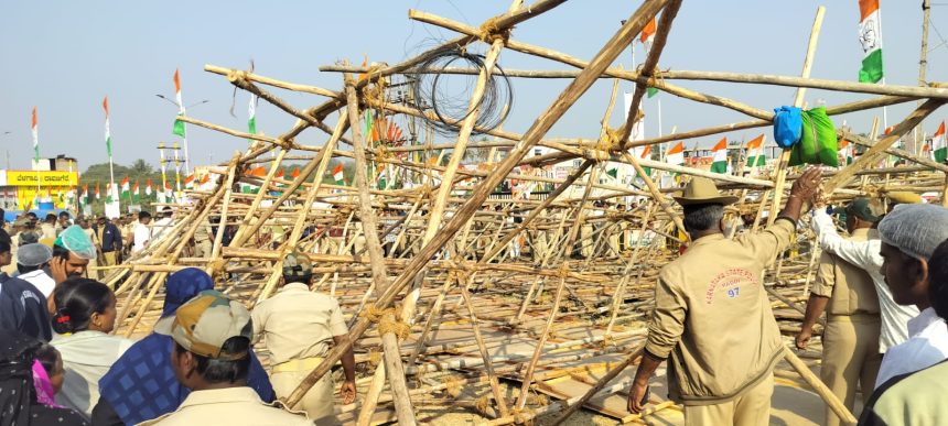 ಕಟೌಟ್ ಬಿದ್ದು ಮೂವರು ಗಂಭೀರ ಗಾಯ