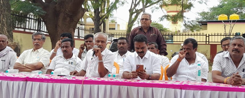 ಗೋಷ್ಟಿಯಲ್ಲಿ ಗುಡುಗಿದ ನಿರ್ದೇಶಕ/ ಆರೋಪ ನಿರಾಧಾರ, ಕಾನೂನು ಹೋರಾಟ ಮಾಡ್ತೇನೆ : ಸಿದ್ದಲಿಂಗಪ್ಪ