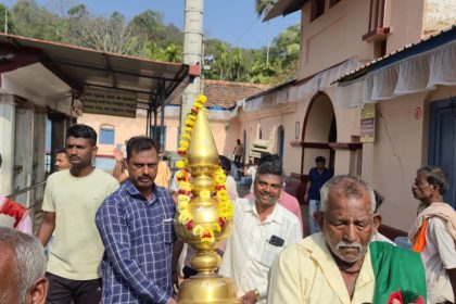 ಉಳವಿ ಜಾತ್ರೆ ಪ್ರಾರಂಭ, ರಥೋತ್ಸವಕ್ಕೆ ಕ್ಷಣಗಣನೆ, ಮುಖ್ಯ ದೇವಸ್ಥಾನದ ಗೋಪುರಕ್ಕೆ ಬಂಗಾರದ ಕಳಸ ಸ್ಥಾಪನೆ