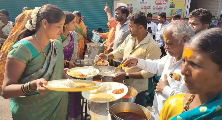 ಪಟ್ಟಣದ ಕರನೂರಗಲ್ಲಿ ಯಲ್ಲಮ ಜಾತ್ರೆ ಅತಿ ಅದ್ದೂರಿಯಾಗಿ ನಡೆಯಿತು