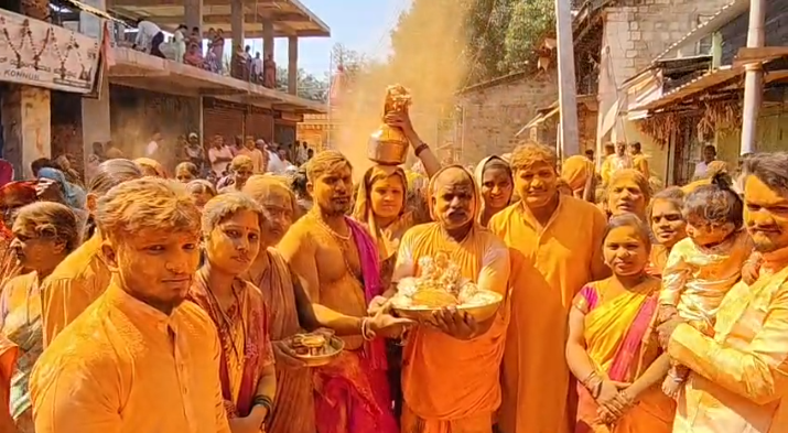 ಗ್ರಾಮದೇವತೆ ಜಾತ್ರೆಯ ನಿಮಿತ್ಯ ಕಾಯಿ ಪೂಜೆ,ಭಂಡಾರದಲ್ಲಿ ಮಿಂದೆದ್ದ ಭಕ್ತರು