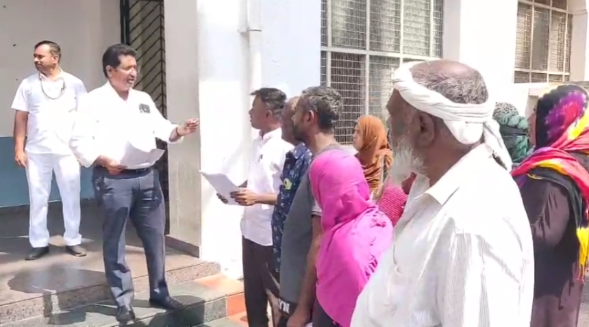 ಶೌಚಾಲಯ ನಿರ್ಮಿಸಿ ಆರು ತಿಂಗಳು ಕಳೆದರೂ ಮಂಜೂರಾಗದ ಹಣ ಶೌಚಾಲಯ ನಿರ್ಮಿಸಿ ಆರು ತಿಂಗಳು ಕಳೆದರೂ ಮಂಜೂರಾಗದ ಹಣ