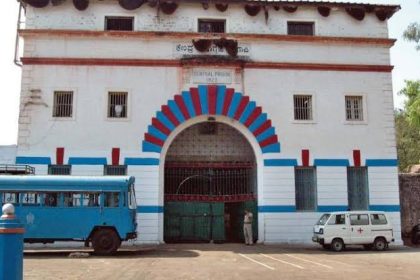 ಹಿಂಡಲಗಾ ಜೈಲಿನಲ್ಲಿ ಡ್ರಗ್ಸ್, ಮೊಬೈಲ್ ಎಸೆದು ಪರಾರಿಯಾದ ಕಿರಾತಕರು : ಸಿಸಿಟಿವಿಯಲ್ಲಿ ಸೆರೆ