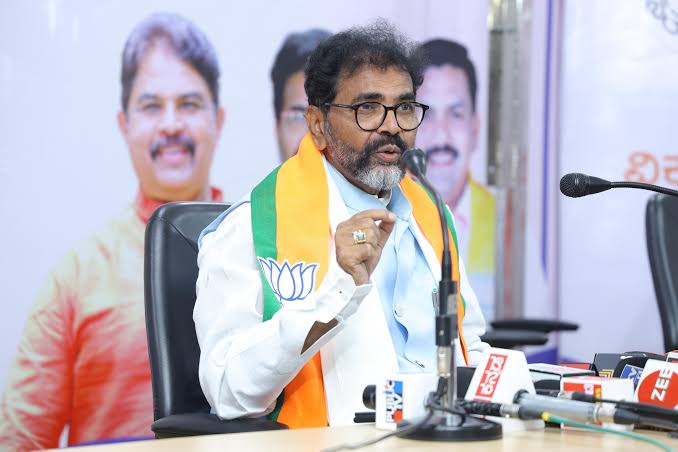 ದಲಿತರ ಧ್ವನಿ ಅಡಗಿಸುವಲ್ಲಿ ಕಾಂಗ್ರೆಸ್ ಸಫಲ : ಛಲವಾದಿ ನಾರಾಯಣಸ್ವಾಮಿ 