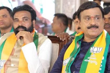 ಬಳ್ಳಾರಿಯಲ್ಲಿ ಬ್ಯಾನರ್ ಗಲಾಟೆ : ಜನಾರ್ದನ ರೆಡ್ಡಿ, ಬಿ.ಶ್ರೀರಾಮುಲು ವಿರುದ್ಧ ಎಫ್‌ಐಆರ್