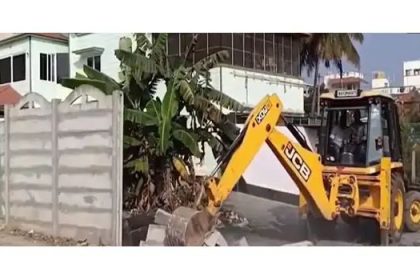 ನಟ ಯಶ್ ಗೆ ಭೂ ಒತ್ತುವರಿ ತೆರವು ಶಾಕ್ : ಅಕ್ರಮವಾಗಿ ನಿರ್ಮಾಣ ಮಾಡಿದ ಕಾಂಪೌಂಡ್ ತೆರವು 