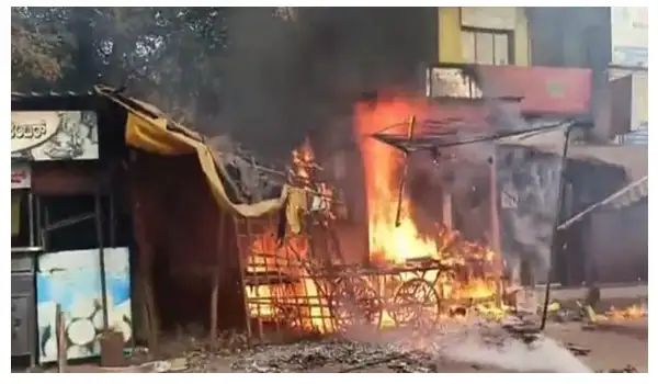 ಧಾರವಾಡದಲ್ಲಿ ಶಾರ್ಟ್ ಸರ್ಕ್ಯೂಟ್ ನಿಂದ ಮೂರು ಅಂಗಡಿಗಳು ಬೆಂಕಿಗಾಹುತಿ