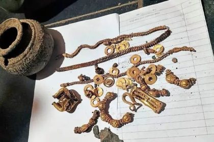 ಮನೆ ಪಾಯ ಅಗೆಯುವಾಗ ಅರ್ಧ ಕೆಜಿಗೂ ಅಧಿಕ ತೂಕದ ಪುರಾತನ ಚಿನ್ನಾಭರಣ ಪತ್ತೆ 