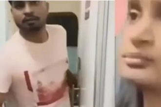 ಓಯೋ ರೂಮಿನಂತೆ 2 ಗಂಟೆ ರೈಲಿನ ಶೌಚಾಲಯದಲ್ಲಿದ ಜೋಡಿ : ಪ್ರಯಾಣಿಕರ ತರಾಟೆ