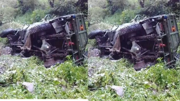 ಜಮ್ಮು ಮತ್ತು ಕಾಶ್ಮೀರ ಸೇನಾ ವಾಹನ ಪಲ್ಟಿ : 10 ಸೈನಿಕರು ದಾರುಣ ಸಾವು ಜಮ್ಮು ಮತ್ತು ಕಾಶ್ಮೀರ ಸೇನಾ ವಾಹನ ಪಲ್ಟಿ : 10 ಸೈನಿಕರು ದಾರುಣ ಸಾವು