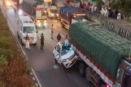 ನಿಂತಿದ್ದ ಲಾರಿಗೆ ಕಾರು ಡಿಕ್ಕಿ : ಸ್ಥಳದಲ್ಲೇ ಮೂವರು ಸಾವು