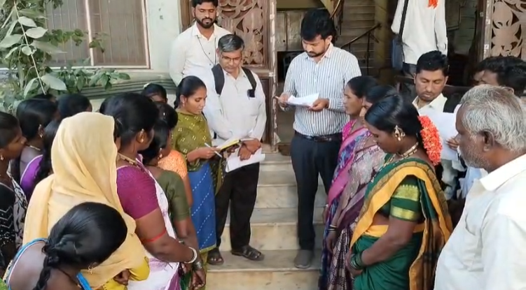 ಗ್ರಾಮ ಪಂಚಾಯಿತಿ ಸ್ವಚ್ಛತಾ ವಾಹಿನಿ ನೌಕರರಿಗೆ ಸರ್ಕಾರಿ ಆದೇಶದನ್ವಯ ವೇತನ ನೀಡಲು ಒತ್ತಾಯ