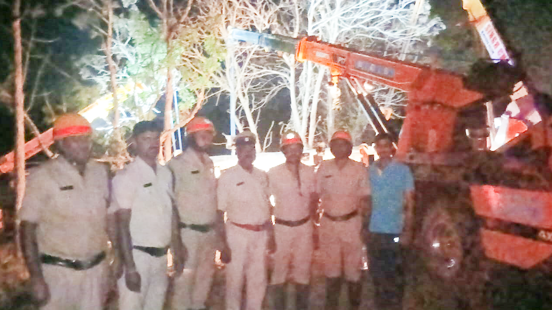 ಬಣ್ಣಕ್ಕೆ ಮಿಕ್ಸ್ ಮಾಡುವ ಕೆಮಿಕಲ್ ಲಾರಿ ಪಲ್ಟಿ