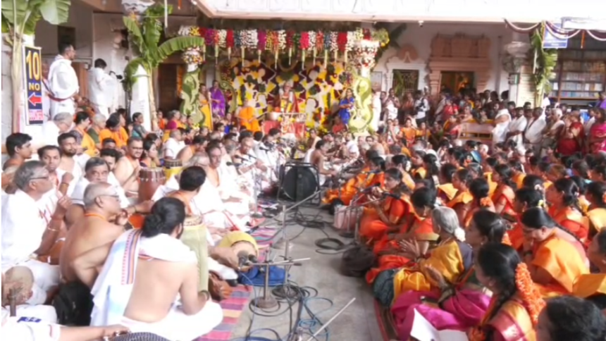 ಮಂತ್ರಾಲಯದಲ್ಲಿ ಗುರು ರಾಘವೇಂದ್ರ ಸ್ವಾಮಿಗಳ 431 ನೇ ವರ್ಧಂತಿ ಉತ್ಸವ: ನೂರಾರು ಭಕ್ತರಿಂದ ನಾದಹಾರ ಸಮರ್ಪಣೆ ಮಂತ್ರಾಲಯದಲ್ಲಿ ಗುರು ರಾಘವೇಂದ್ರ ಸ್ವಾಮಿಗಳ 431 ನೇ ವರ್ಧಂತಿ ಉತ್ಸವ: ನೂರಾರು ಭಕ್ತರಿಂದ ನಾದಹಾರ ಸಮರ್ಪಣೆ