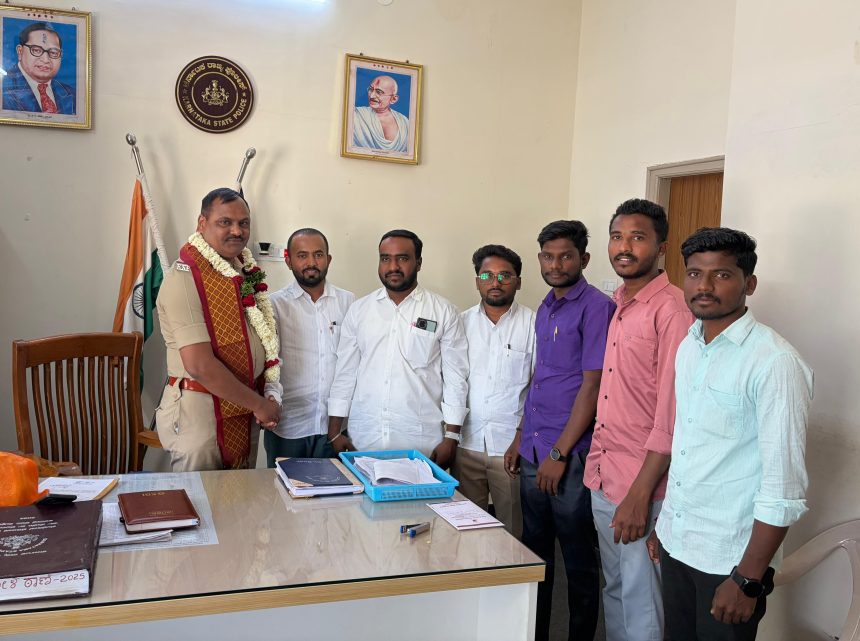 ಮುಧೋಳ ನೂತನ ಸಿಪಿಐ ಅವರಿಗೆ ಅಂಬೇಡ್ಕರ್ ಯುವ ಸೇನೆ ಸನ್ಮಾನ.