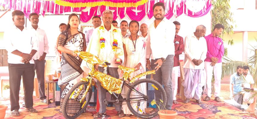 ಉತ್ತಮ ಶಿಕ್ಷಣ ಪಡೆದು ಉತ್ತಮ ಬದುಕು ರೂಪಿಸಿಕೊಳ್ಳಿ : ಶಿವಳ್ಳಿಮಠ ಉತ್ತಮ ಶಿಕ್ಷಣ ಪಡೆದು ಉತ್ತಮ ಬದುಕು ರೂಪಿಸಿಕೊಳ್ಳಿ : ಶಿವಳ್ಳಿಮಠ