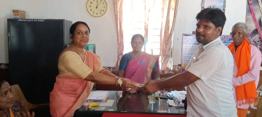 ಮುಖ್ಯ ದ್ವಾರದ ಕಟ್ಟಡಕ್ಕೆ 5000 ದೇಣಿಗೆ ನೀಡಿದ  ಕಾಂಚನ ರಾಯ್ಕರ್