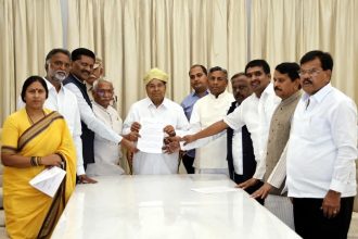 ಒಳಮೀಸಲಾತಿ ಮಸೂದೆ ಅನುಮೋದನೆಗಾಗಿ ರಾಜ್ಯಪಾಲರಿಗೆ ಸಚಿವ ಕೆ.ಹೆಚ್ ಮುನಿಯಪ್ಪ ನೇತೃತ್ವದ ನಿಯೋಗದಿಂದ ಮನವಿ 