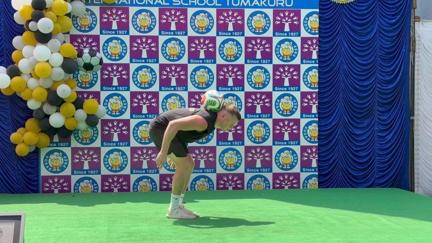 ಫ್ರೀ ಸ್ಟೈಲ್ ಫುಟ್ಬಾಲ್ ಆಟಗಾರ ಜೇಮೀ ನೈಟ್ ಭೇಟಿ:ರೋಮಾಂಚನಗೊಂಡ ವಿದ್ಯಾ ರ್ಥಿಗಳು