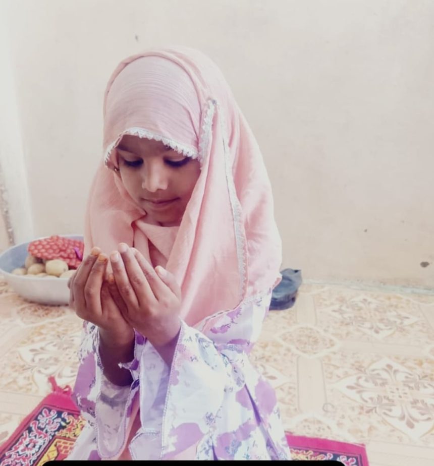 7 ವರ್ಷದ ಆಯಿಷಾ – ಮೊದಲ ರೋಜಾದಲ್ಲಿ ಮೆಚ್ಚುಗೆ ಪಡೆದ ಬಾಲಕಿ