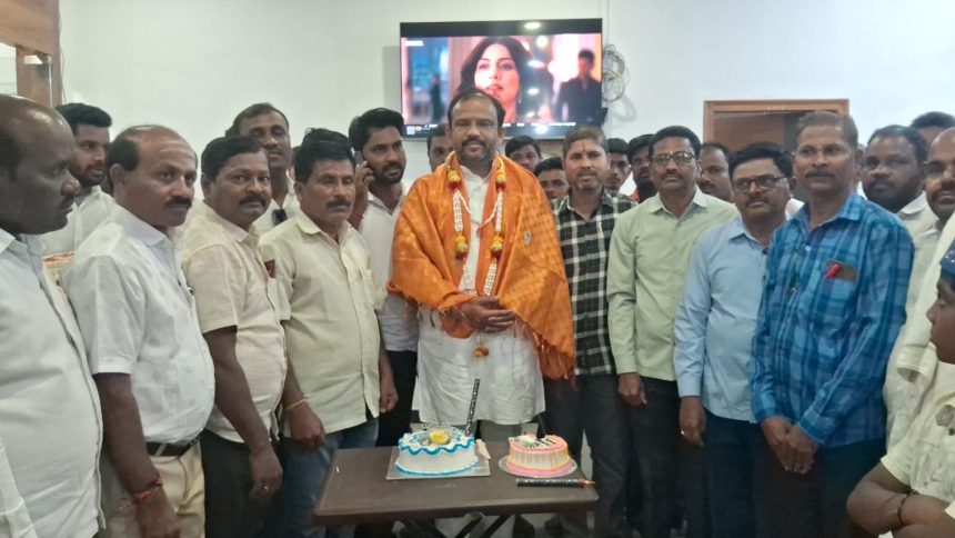 ಎಂಎಲ್ಸಿ ಬಸನಗೌಡ ಬಾದರ್ಲಿಯವರ ಜನ್ಮದಿನ ಆಚರಣೆ ಎಂಎಲ್ಸಿ ಬಸನಗೌಡ ಬಾದರ್ಲಿಯವರ ಜನ್ಮದಿನ ಆಚರಣೆ