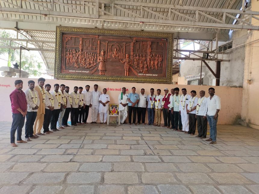 ಹಡಪದ ಸಮಾಜದ ಅಧ್ಯಕ್ಷರಾಗಿ ಅಂಬರೀಷ್ ಹಡಪದ ಆಯ್ಕೆ ಹಡಪದ ಸಮಾಜದ ಅಧ್ಯಕ್ಷರಾಗಿ ಅಂಬರೀಷ್ ಹಡಪದ ಆಯ್ಕೆ