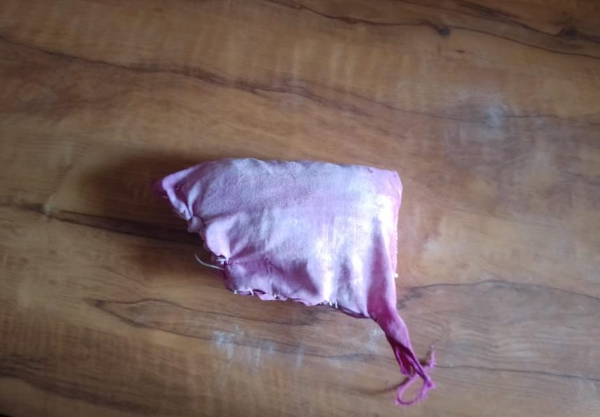 ಬಟ್ಟೆಯಿಂದ ತಯಾರಿಸಿದ ಡಸ್ಟರ್ ಉಪಯೋಗ: ಅನುಧಾನ ಲೂಟಿ ಮಾಡುತ್ತಿರುವ ಮುಖ್ಯ ಗುರುಗಳು ಪುಷ್ಪ ಬಟ್ಟೆಯಿಂದ ತಯಾರಿಸಿದ ಡಸ್ಟರ್ ಉಪಯೋಗ: ಅನುಧಾನ ಲೂಟಿ ಮಾಡುತ್ತಿರುವ ಮುಖ್ಯ ಗುರುಗಳು ಪುಷ್ಪ