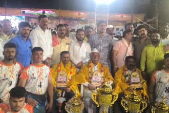 ಲಕ್ಷ್ಮಣ ಸವದಿ ಹುಟ್ಟು ಹಬ್ಬ ನಿಮಿತ್ಯ ರಾಷ್ಟ್ರಮಟ್ಟದ ಪ್ರೊ ಕಬಡ್ಡಿ ಪಂದ್ಯಾವಳಿ ಗೆದ್ದ ಪ್ರಣಯ ಪೂಜಾರಿ  ತಂಡ