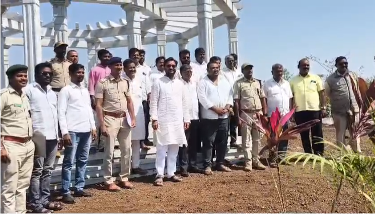 ಸಾಲುಮರ ತಿಮ್ಮಕ್ಕ ಉದ್ಯಾನವನಕ್ಕೆ ಶಾಸಕರು ಬೇಟಿ