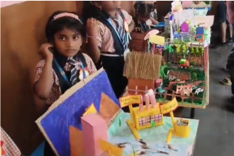 ಲಿಟಲ್ ಫ್ಲವರ್ ಆಂಗ್ಲ ಮಾಧ್ಯಮ ಶಾಲೆಯಲ್ಲಿ ವಿಜ್ಞಾನ ವಸ್ತು ಪ್ರದರ್ಶನ 