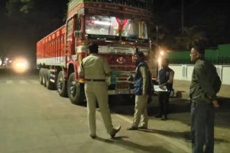 ಬೆಳಗಾವಿಯಲ್ಲಿ ಚಲಿಸುತ್ತಿದ್ದ ಲಾರಿ ಏರಿ ಡ್ರೈವರ್ ಮೇಲೆ ಮಾರಣಾಂತಿಕ ಹಲ್ಲೆ