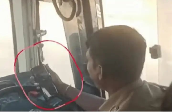 ರಿಲ್ಸ್ ನೋಡಿಕೊಂಡು ಬಸ್ ಓಡಿಸಿದ ಕೆಎಸ್ ಆರ್ ಟಿಸಿ ಚಾಲಕ 