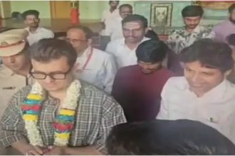 ಹುಬ್ಬಳ್ಳಿಯ ಸಿದ್ದಾರೂಢ ಮಠಕ್ಕೆ ಖ್ಯಾತ ಗಾಯಕ ಸೋನು ನಿಗಮ್ ಭೇಟಿ 