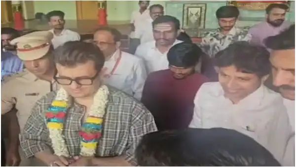 ಹುಬ್ಬಳ್ಳಿಯ ಸಿದ್ದಾರೂಢ ಮಠಕ್ಕೆ ಖ್ಯಾತ ಗಾಯಕ ಸೋನು ನಿಗಮ್ ಭೇಟಿ 