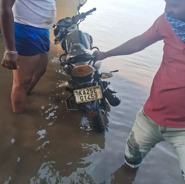 ಮಲಪ್ರಭಾ ನದಿಯಲ್ಲಿ ಮೂರು ಬೈಕ್ ಪತ್ತೆ 