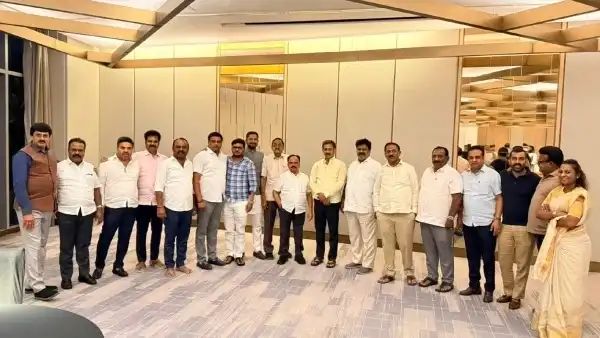 ಹುಟ್ಟುಹಬ್ಬದ ನೆಪದಲ್ಲಿ ಡಿಕೆಶಿ ಬಣದ 18 ಶಾಸಕರ ರಹಸ್ಯ ಸಭೆ ಹುಟ್ಟುಹಬ್ಬದ ನೆಪದಲ್ಲಿ ಡಿಕೆಶಿ ಬಣದ 18 ಶಾಸಕರ ರಹಸ್ಯ ಸಭೆ